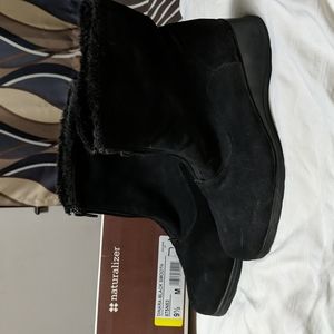 Naturalizer Dinara ankle boots with fur like lining. Size 9.5 M. Almost new.